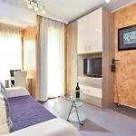 Lux M Budva Center