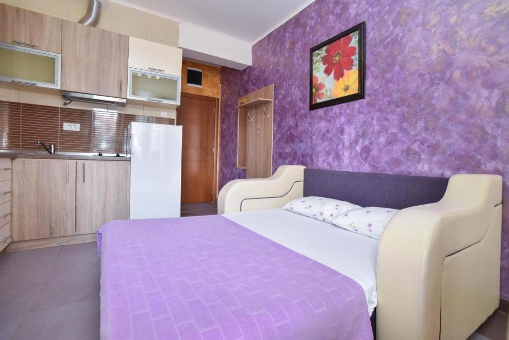 Lux M Center *